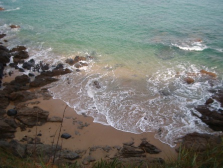 Photo Petite crique naturiste  800m ici en mare 
      haute